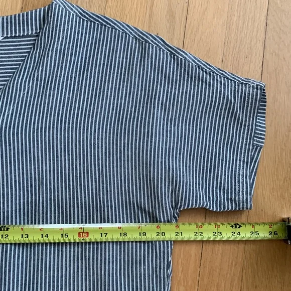 Time and Tru, small black/white stripe button down short sleeve tie bottom top - Picture 6 of 8